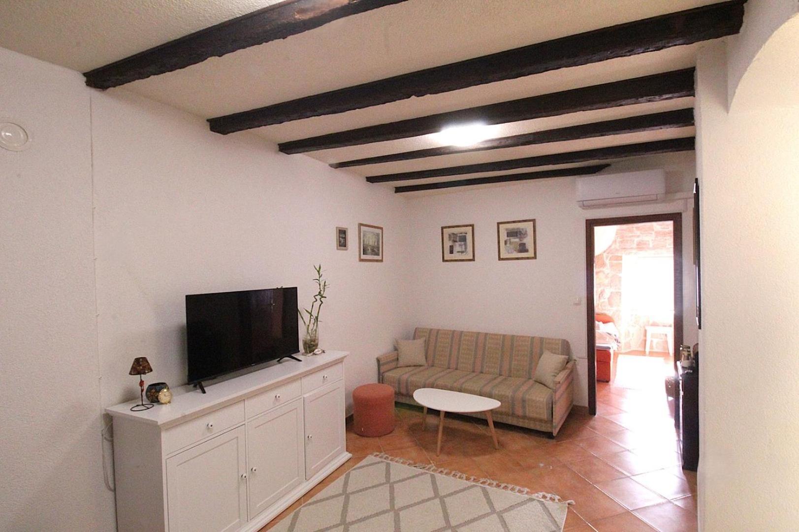 Lovely Es Apartment